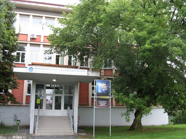 Ђак пао на столицу, остао без бубрега